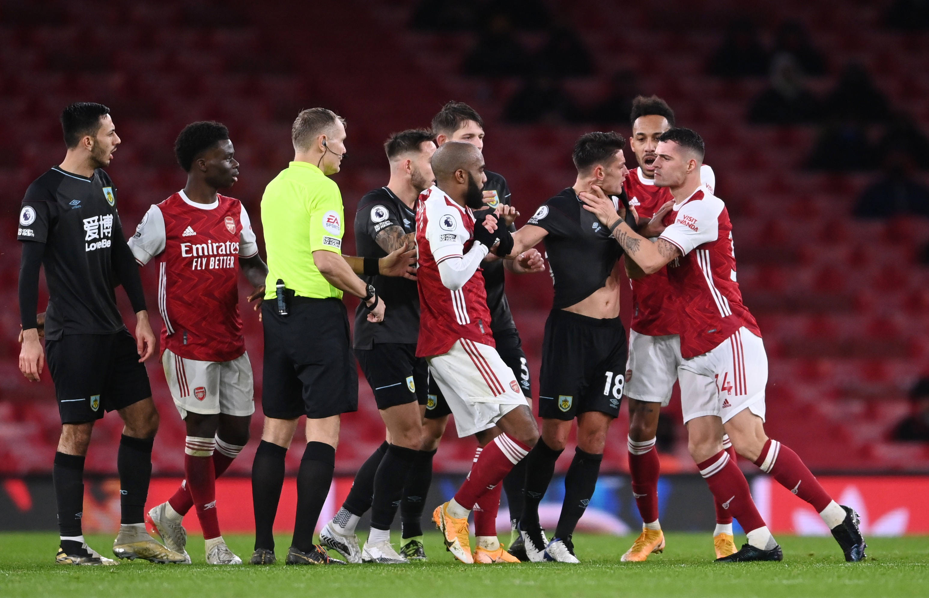 足总杯：水晶宫和埃弗顿在第三圈比赛 互交白卷